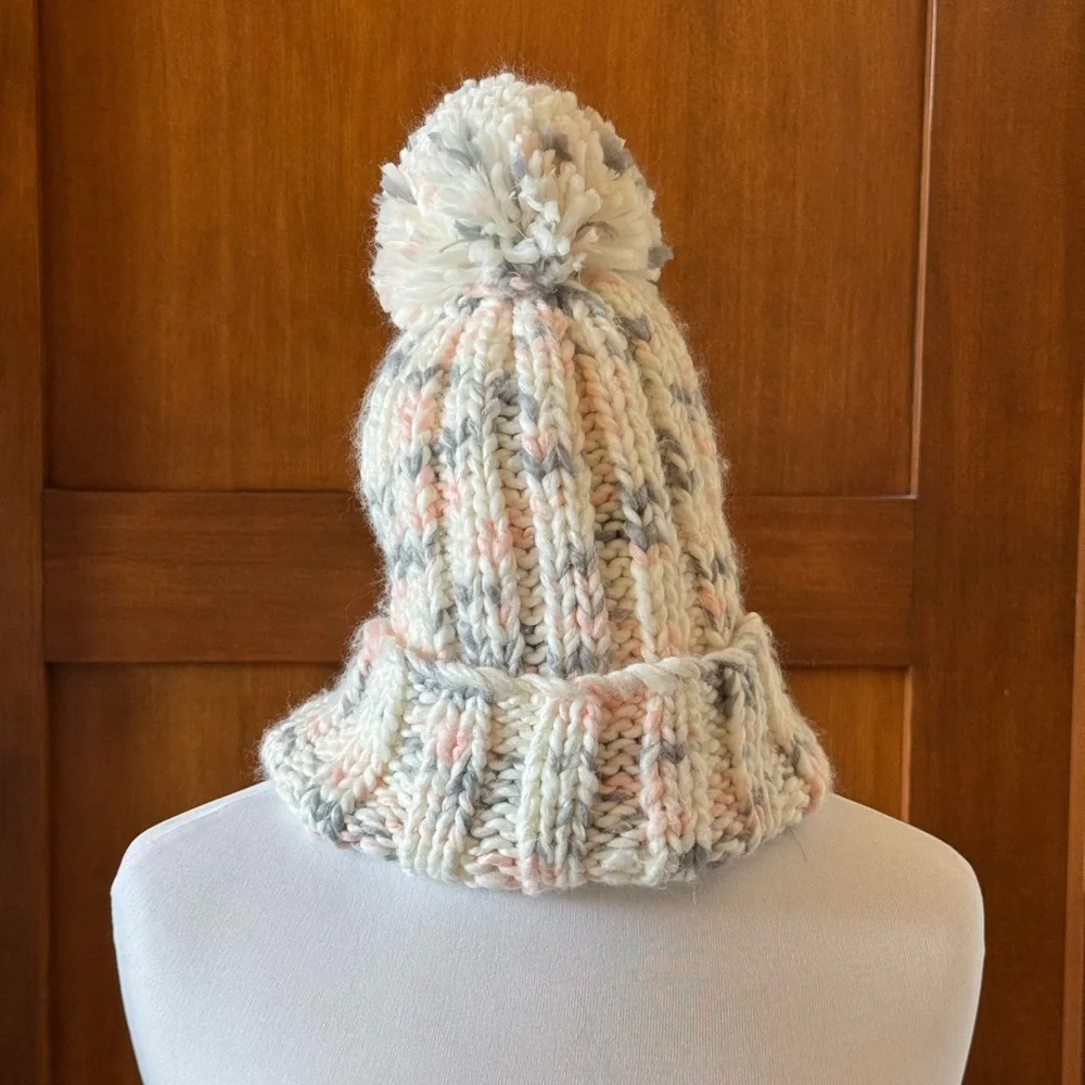Women’s Knit Beanie With Pom-Pom - Picture 4 of 4